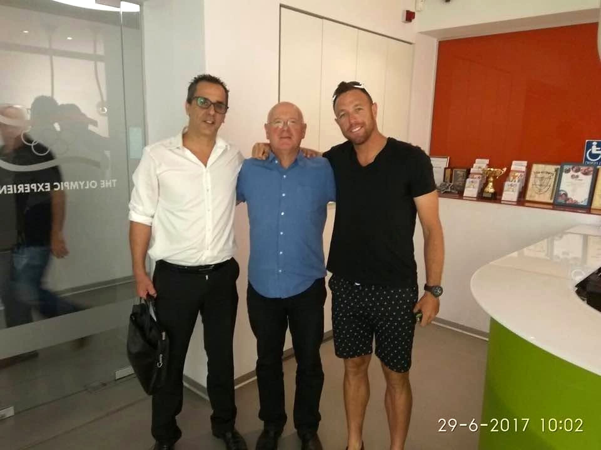 עו״ד יניב גביש עם נועם אוקון וגילי לוסטיג במרכז האולימפי