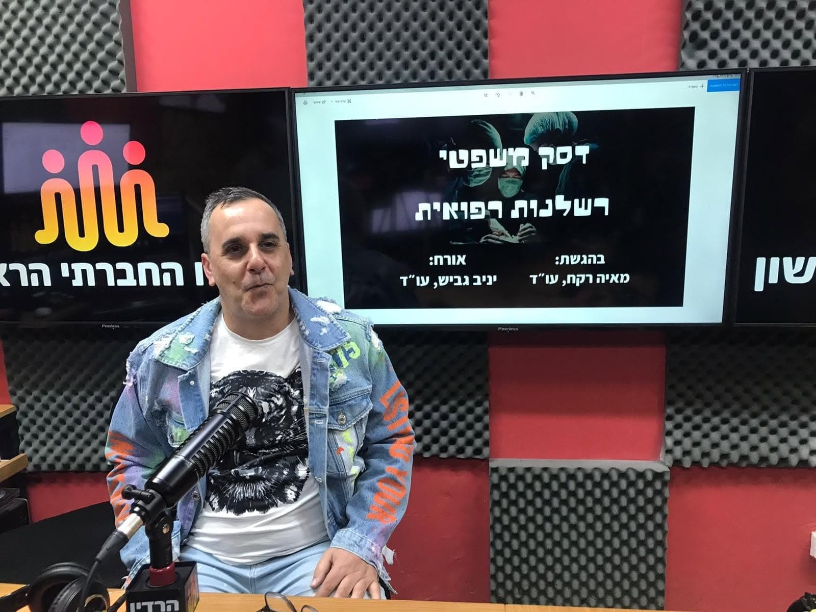 עו״ד יניב גביש באולפן רדיו