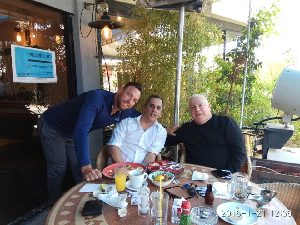 עו״ד יניב גביש עם פיני גרשון ונועם אוקון